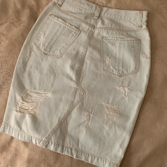 Rag & Bone Deconstructed Bleached Denim Skirt Size 25 NWOT - Picture 2 of 3